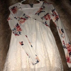 Soft floral && lace top. Low neck line
